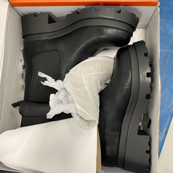 New DLG woman’s boot - Picture 3 of 3